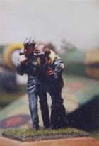 DMM 1/48 RAF Groundcrew Helping a Wounded Pilot