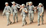 Tamiya 1/35 German Machine Gun Crew on Manoeuvre